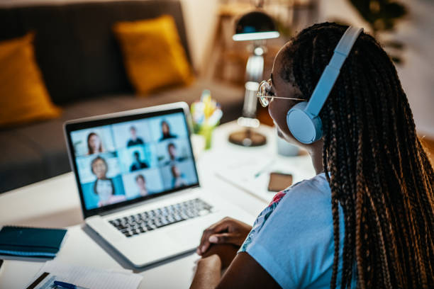 Pelatihan virtual melalui webinar, kuliah online, dan sumber daya online, cocok untuk pembelajaran jarak jauh